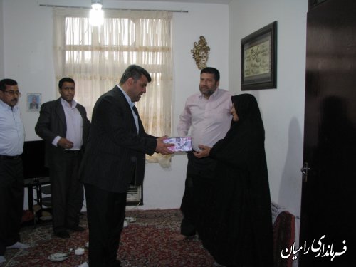 دیدار فرماندار رامیان از خانواده 3 شهید مبارزه با مواد مخدر