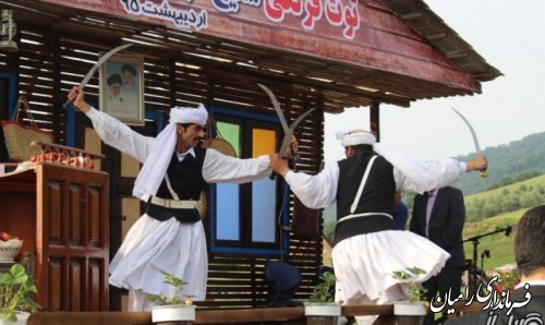 برگزاری پنجمین جشنواره توت فرنگی در روستای شفیع آباد 