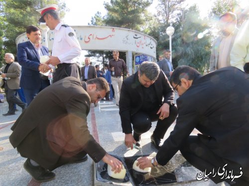 غبار روبی گلزار شهدای شهر رامیان با حضور فرماندار و مسئولین شهرستان انجام گرفت