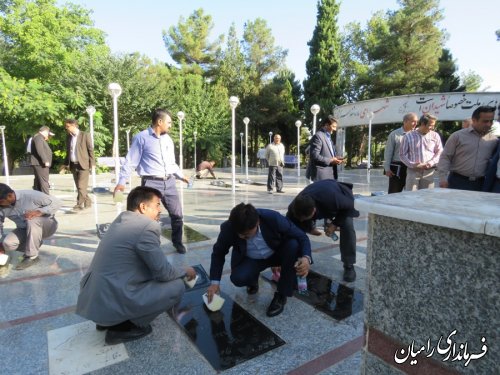غبار روبی گلزار شهدای شهر رامیان با حضور فرماندار و مسئولین شهرستان انجام گرفت