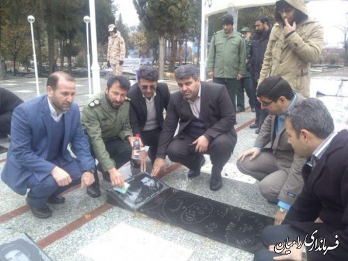 غبار روبی وعطر افشانی گلزار شهدا شهر رامیان