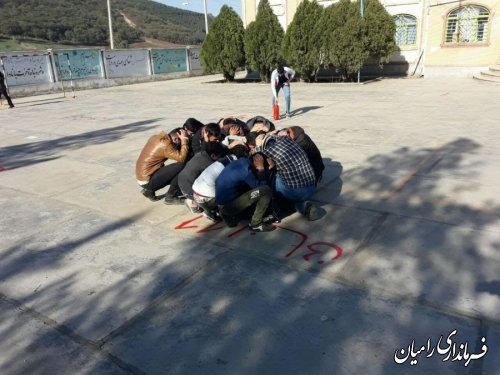 مانور زلزله و ایمنی مدارس همزمان با سراسرکشور در شهرستان رامیان برگزار شد