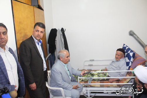 معاون سیاسی،امنیتی واجتماعی استانداری گلستان با پدر گرانقدر ومادر معظم شهیدان حسینی واعظ  در شهر رامیان دیدار کردند