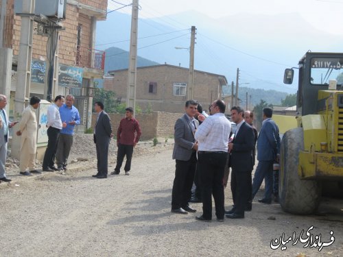 فرماندار شهرستان رامیان از روند اجرایی پروژه زیر سازی وآسفالت معابر روستای بلوچ آباد مشو بخش  فندرسک بازدید کردند
