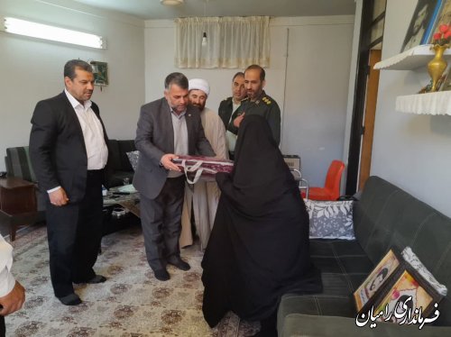 دیدار فرماندار رامیان با مادر معزز شهیدان حسینی واعظ