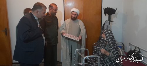 دیدار فرماندار و مسئولین شهرستان با مادر شهیدان حسینی واعظ