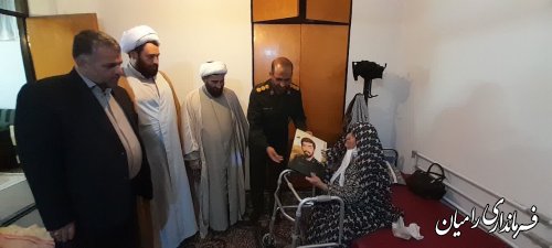 دیدار فرماندار و مسئولین شهرستان با مادر شهیدان حسینی واعظ
