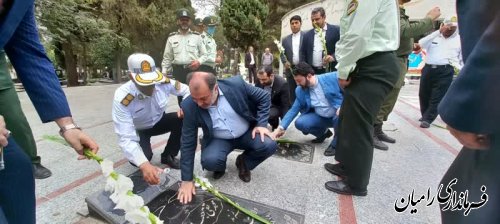 غبارروبی گلزار شهدا شهر رامیان به مناسبت هفته نیروی انتظامی 