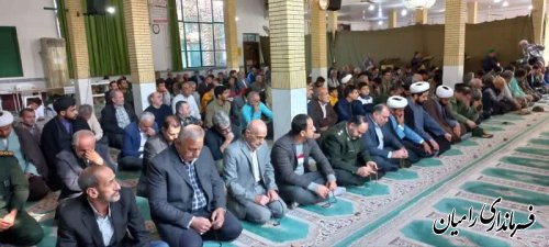 حضور فرماندار به مناسبت هفته بسیج در بین بسیجیان میقات صالحین درمصلی نماز جمعه شهر رامیان 