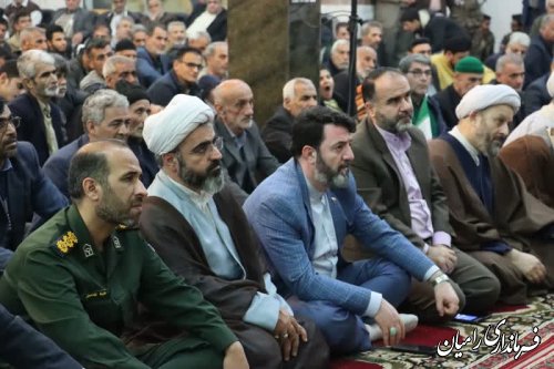 خواسته شهدا همراهی مردم در پشتیبانی از انقلاب اسلامی است