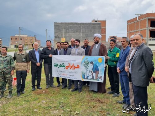 با حضور فرماندار آیین کاشت نهال«هر ایرانی یک درخت» در شهر خان ببین انجام شد