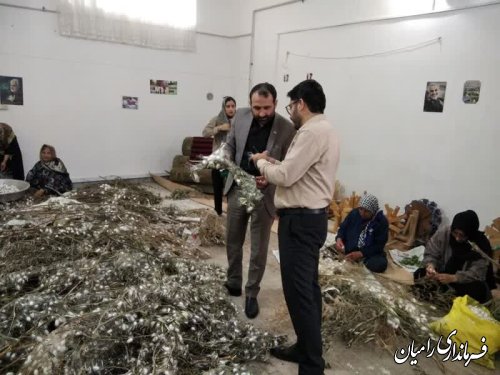 بازدید از مرکز تخصصی ابریشم در شهر رامیان توسط مسئولین استانی و شهرستانی